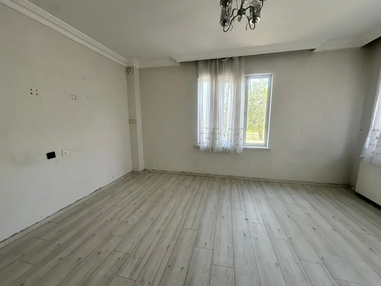 13 EYLÜL MAHALLESİ PRESTİJ CADDESİ ALTINDA SATILIK DAİRE