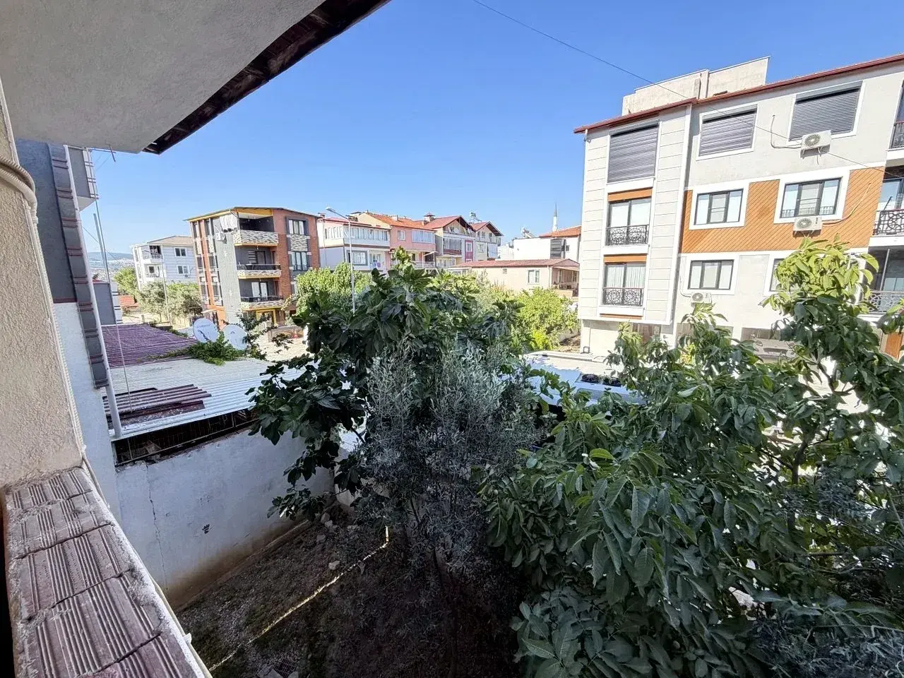 0fe871d2-2e62-4dff-8360-724df09b7e45 13 Eylül Mahallesi Laleli Düğün Salonu Civarı Satılık Müstakil Ev