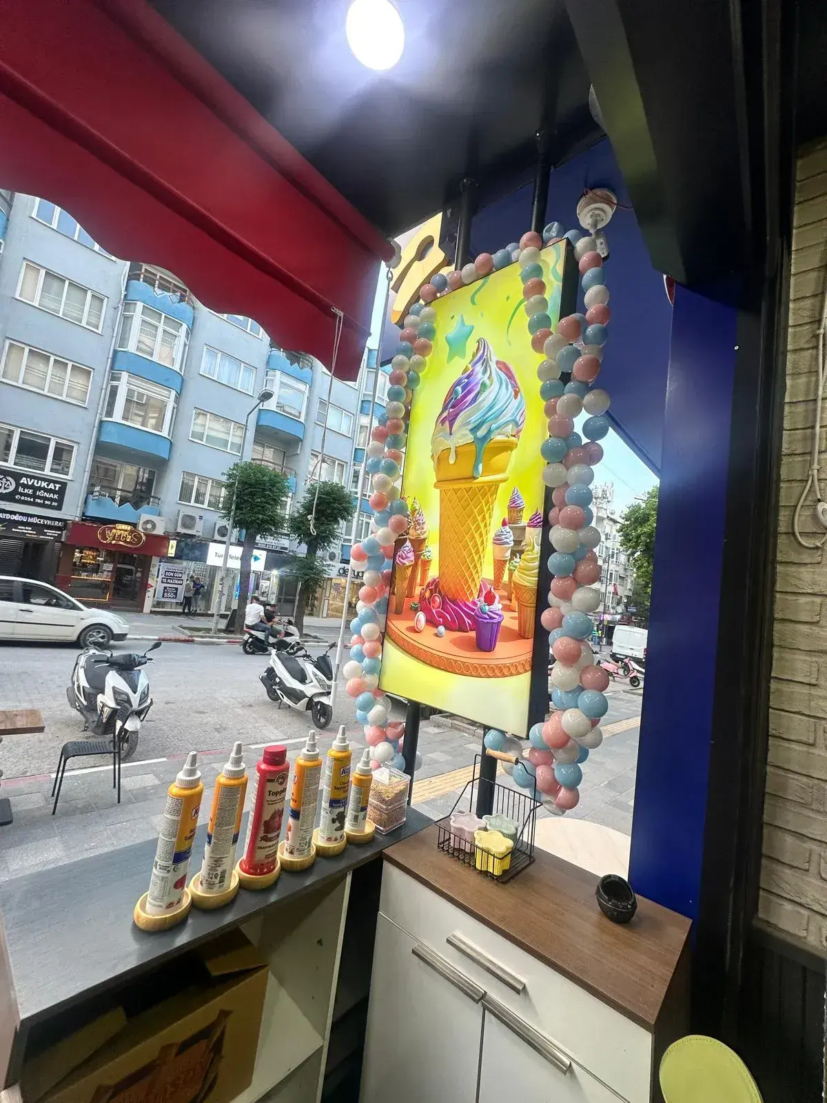 1873c926-e90b-47ba-b4f7-443b6a0aed4e ATATÜRK CADDESİNDE DEVREN SATILIK APARATİF DÜKKANI