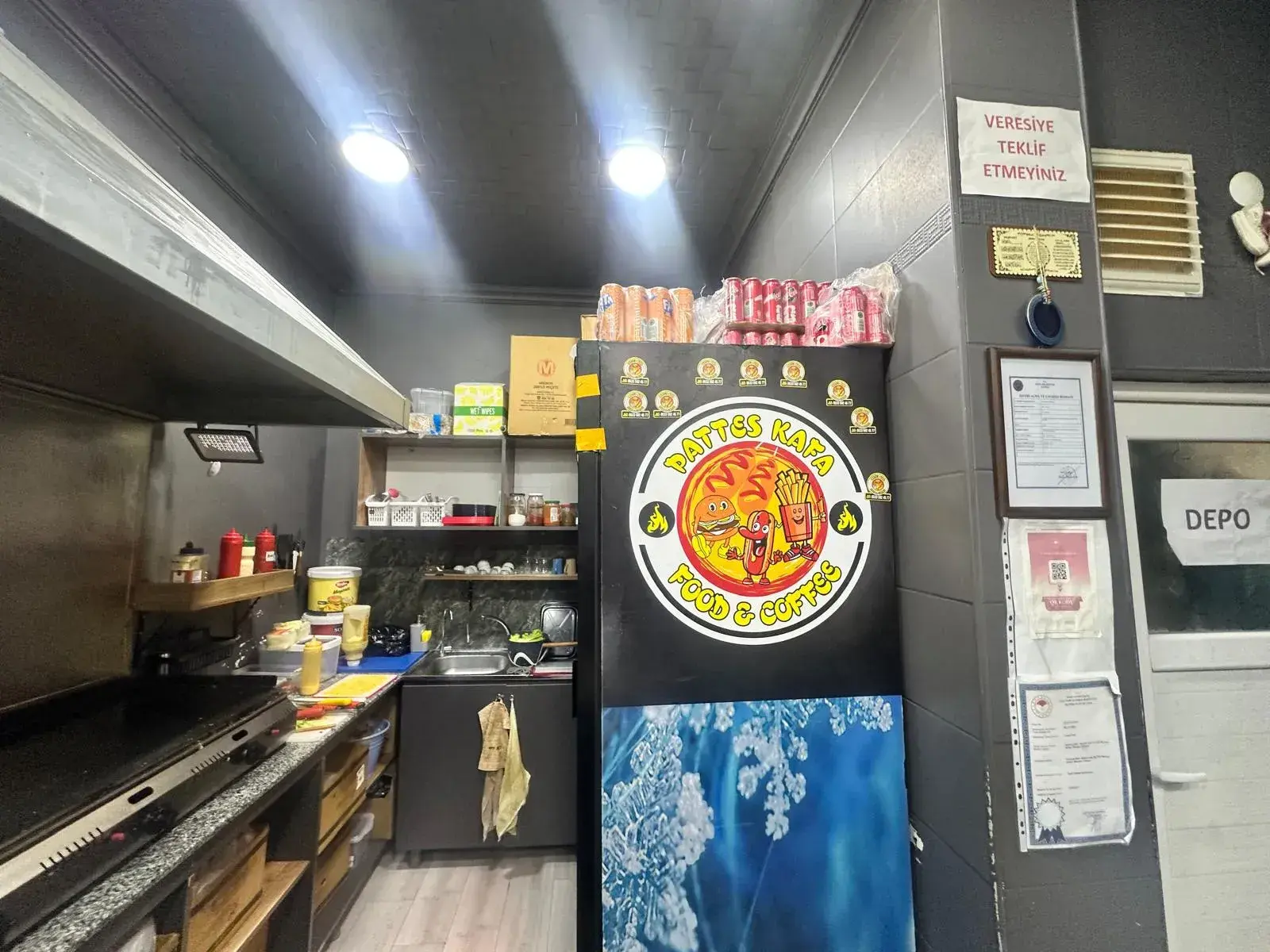 2081e837-c055-4387-a0fe-d924b58fb1d7 ATATÜRK CADDESİNDE DEVREN SATILIK APARATİF DÜKKANI