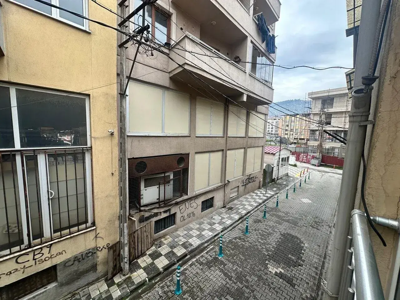 KURTULUŞ MAHALLESİ PAZAR YERİ CİVARINDA 270 m² SATILIK TRİPLEKS