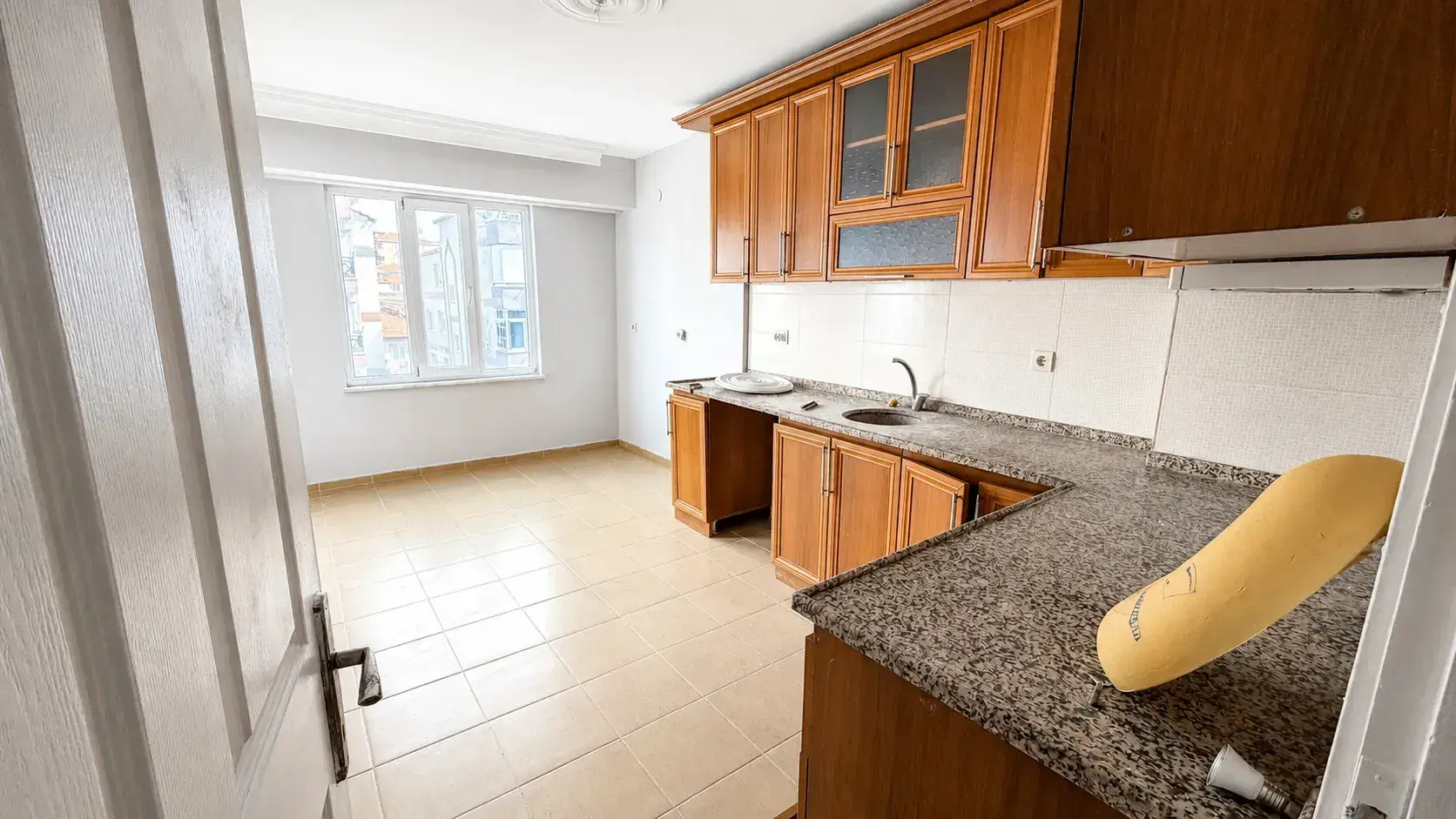 BÜYÜK MİGROS ALTINDA SATILIK DAİRE