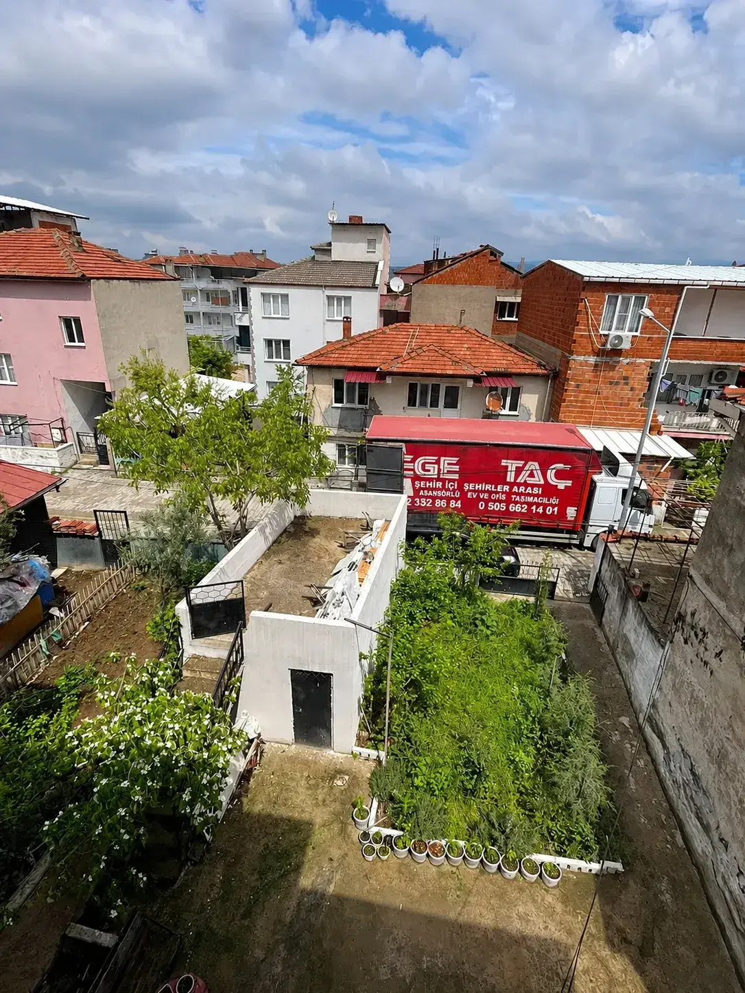 13 EYLÜL MAHALLESİNDE SATILIK MÜSTAKİL EV