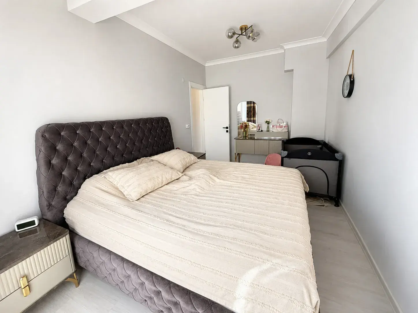 4d010e5f-eb7d-42b8-89df-c085dbc6c0d4 Kurtuluş Mahallesi Diş Hastanesi Altı 3+1 Satılık Daire