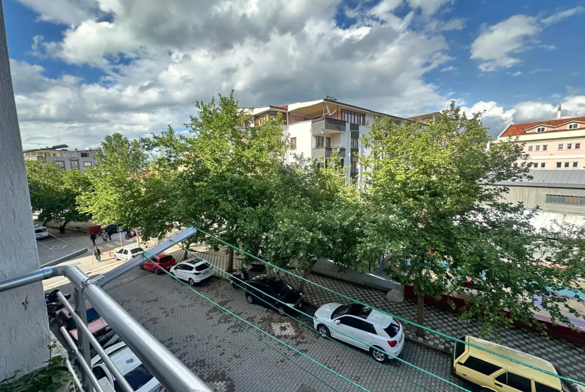 ESKİ POLİS KARAKOLU ALTINDA SATILIK DAİRE