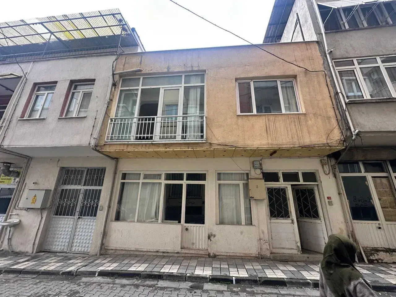 KURTULUŞ MAHALLESİ PAZAR YERİ CİVARINDA 270 m² SATILIK TRİPLEKS