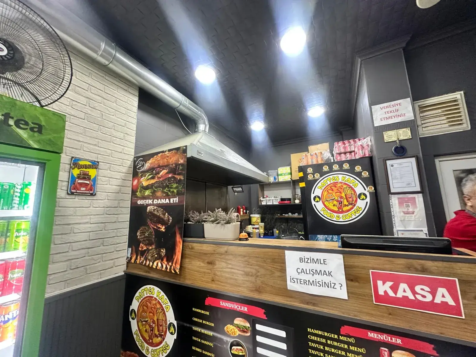 676b4051-d6aa-4ef1-a1a2-287f4b2b0b3d ATATÜRK CADDESİNDE DEVREN SATILIK APARATİF DÜKKANI
