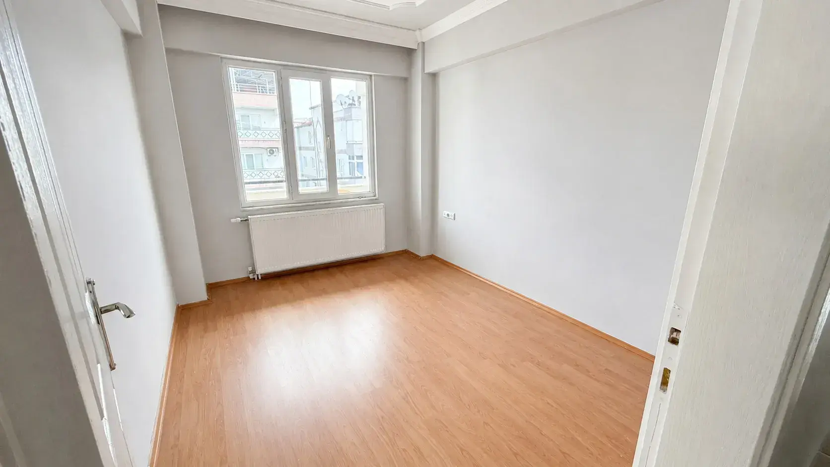 BÜYÜK MİGROS ALTINDA SATILIK DAİRE