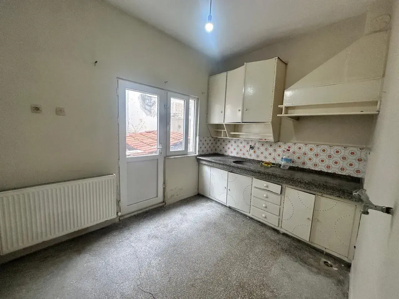 KURTULUŞ MAHALLESİ PAZAR YERİ CİVARINDA 270 m² SATILIK TRİPLEKS