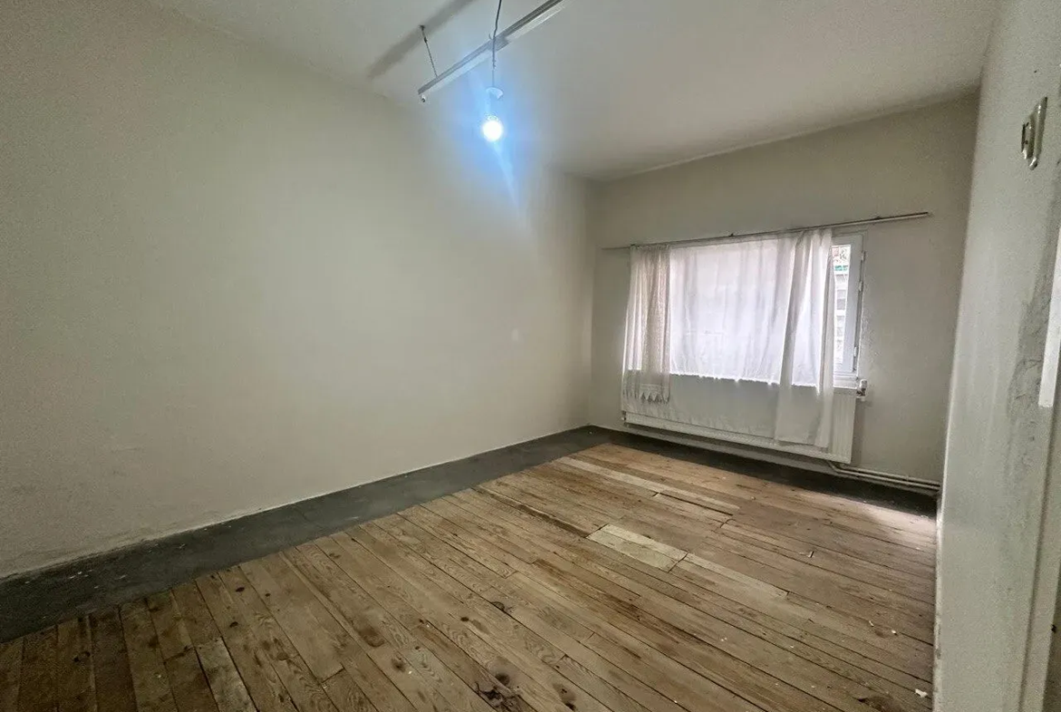 KURTULUŞ MAHALLESİ PAZAR YERİ CİVARINDA 270 m² SATILIK TRİPLEKS