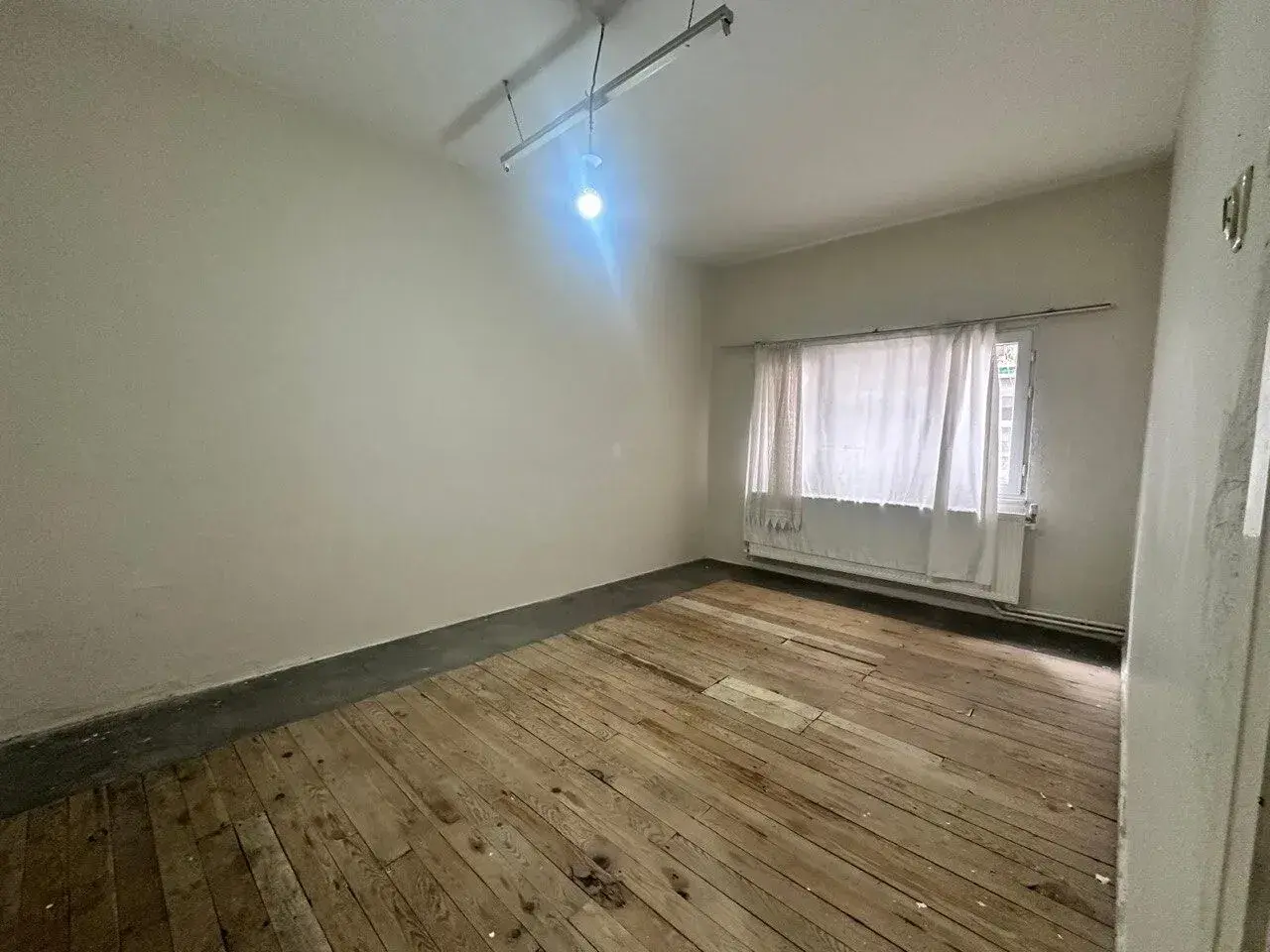 KURTULUŞ MAHALLESİ PAZAR YERİ CİVARINDA 270 m² SATILIK TRİPLEKS