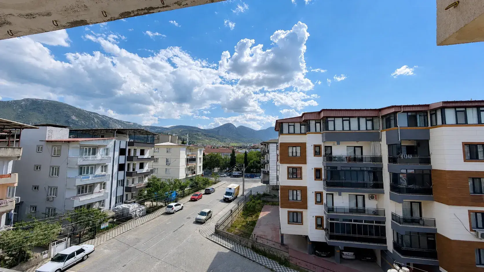 BÜYÜK MİGROS ALTINDA SATILIK DAİRE