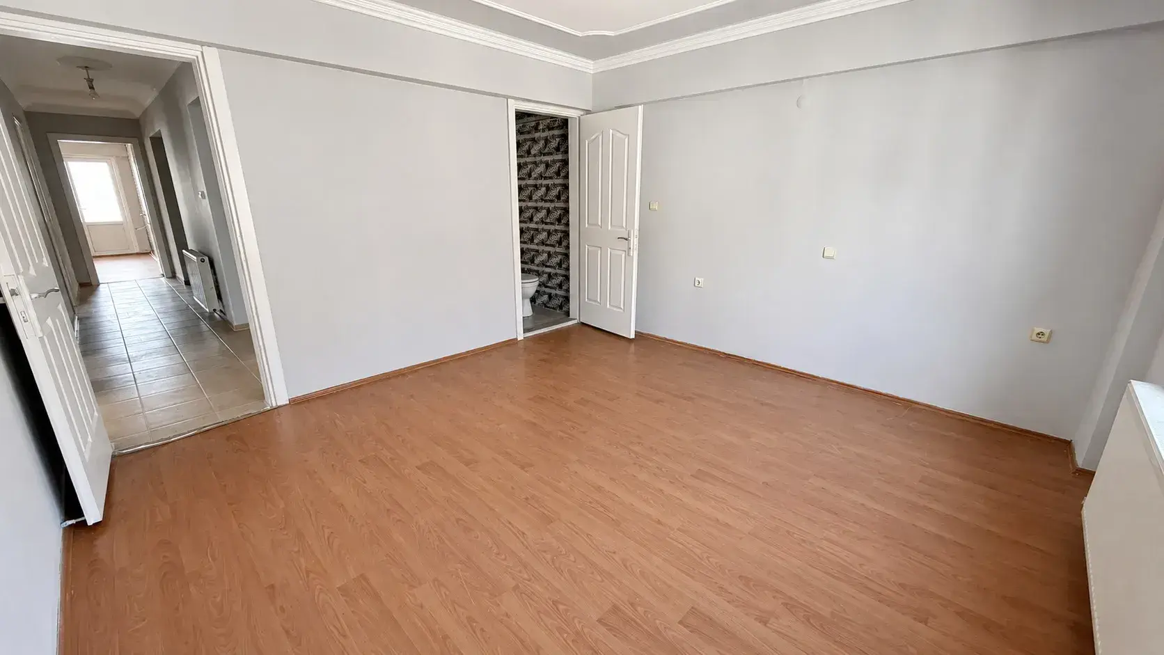 BÜYÜK MİGROS ALTINDA SATILIK DAİRE