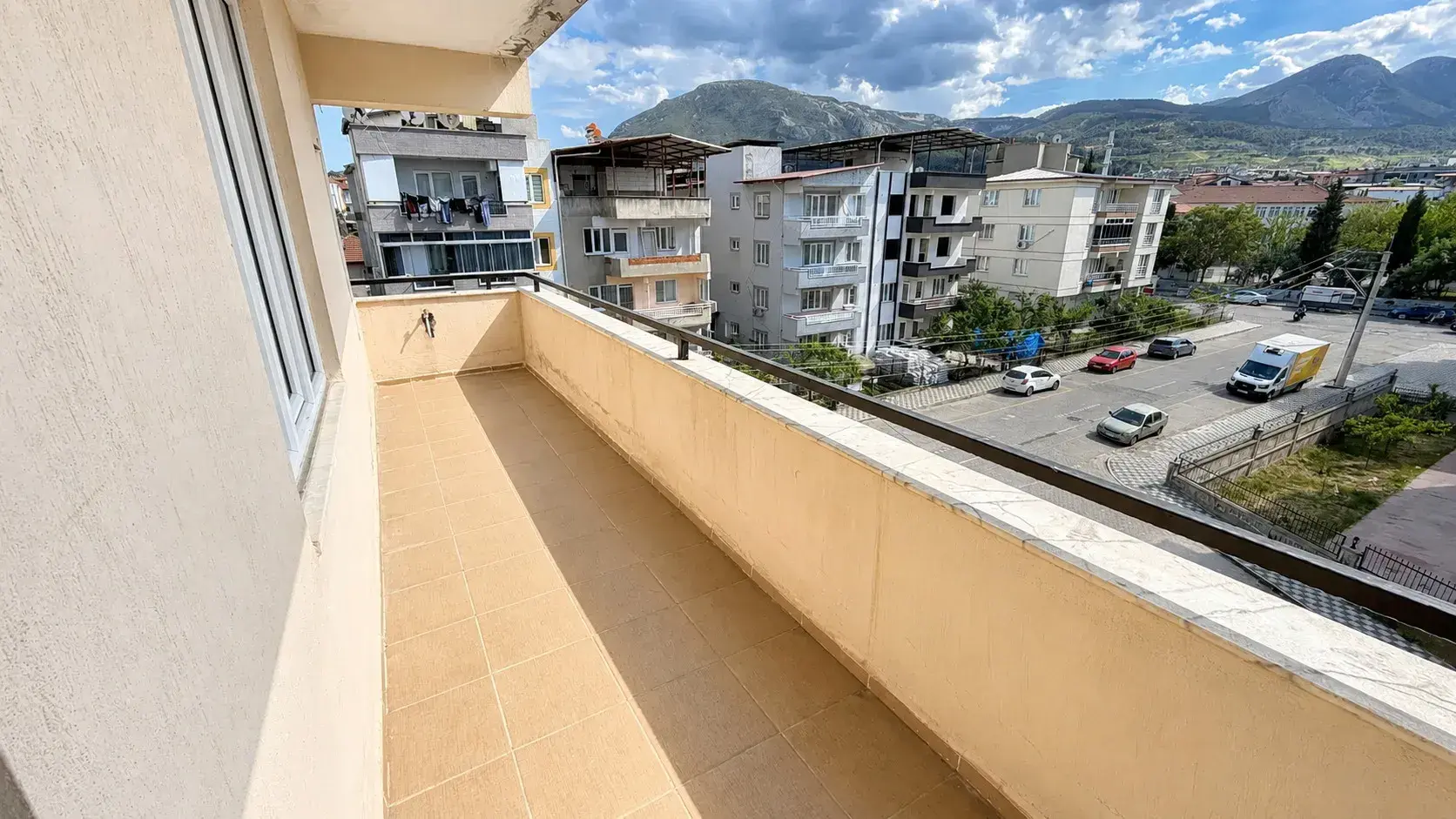 BÜYÜK MİGROS ALTINDA SATILIK DAİRE