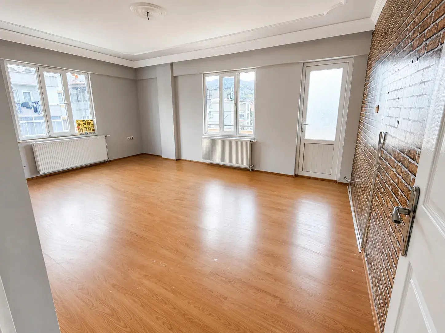 BÜYÜK MİGROS ALTINDA SATILIK DAİRE