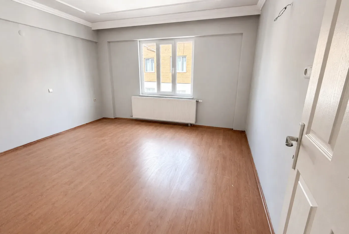 BÜYÜK MİGROS ALTINDA SATILIK DAİRE