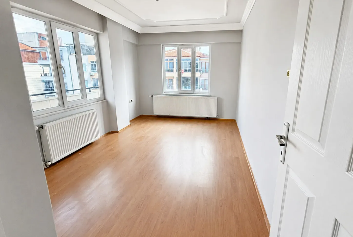 BÜYÜK MİGROS ALTINDA SATILIK DAİRE