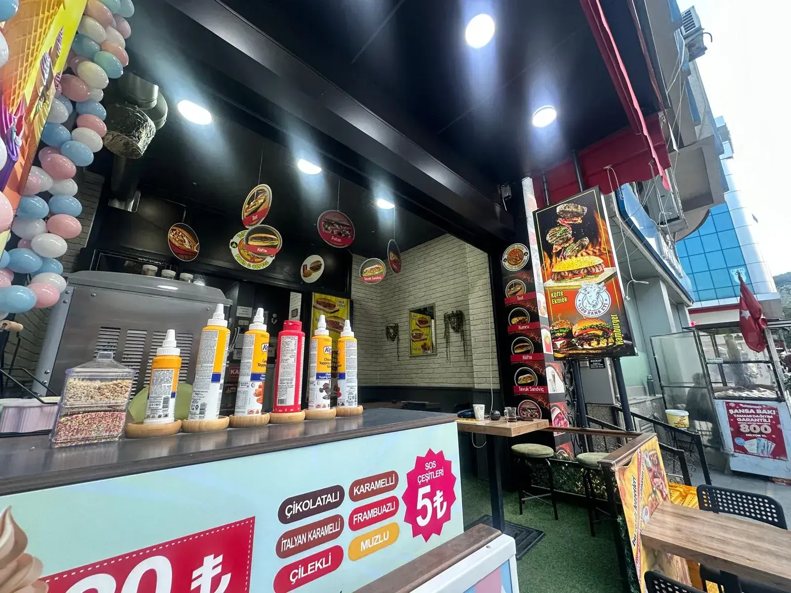 b0f4d509-f2c3-49c5-aa01-a0219db8496e ATATÜRK CADDESİNDE DEVREN SATILIK APARATİF DÜKKANI