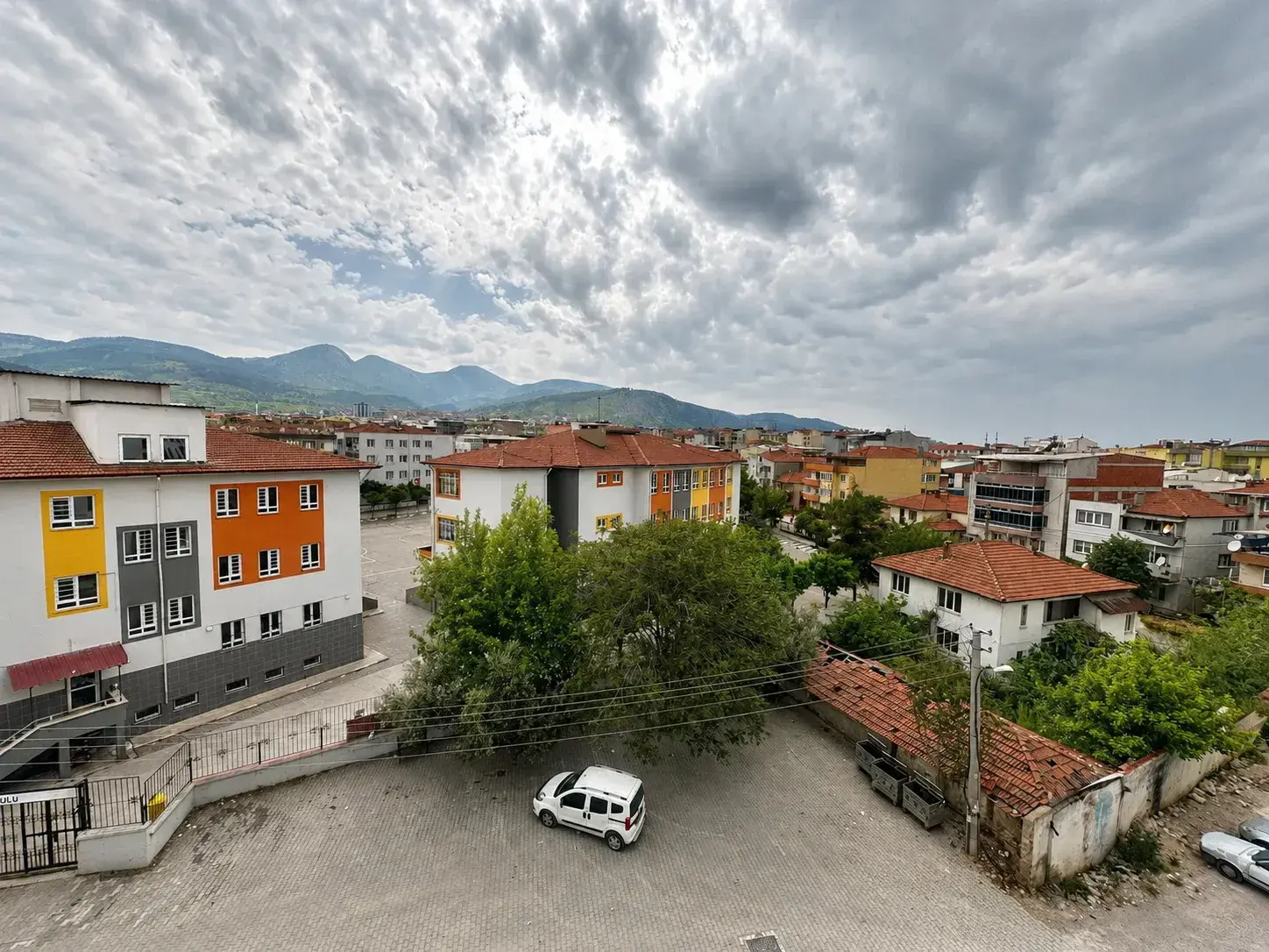 KURTULUŞ MAHALLESİ ALTINTAŞ OKULU KARŞISI SATILIK DUBLEKS