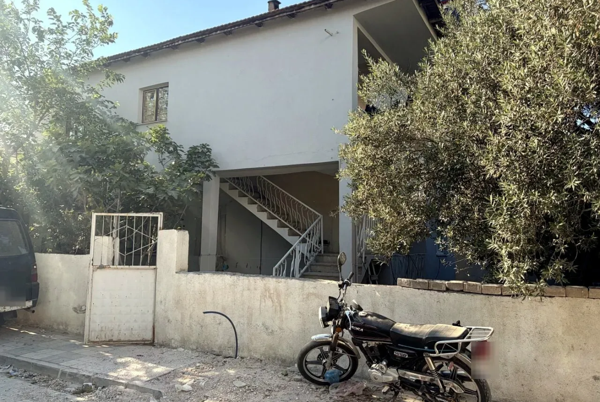 13 Eylül Mahallesi Laleli Düğün Salonu Civarı Satılık Müstakil Ev