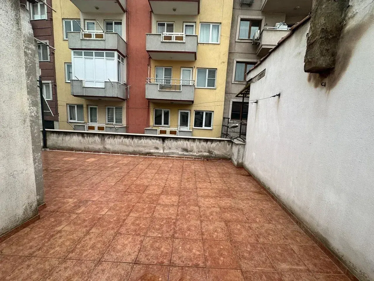 KURTULUŞ MAHALLESİ PAZAR YERİ CİVARINDA 270 m² SATILIK TRİPLEKS