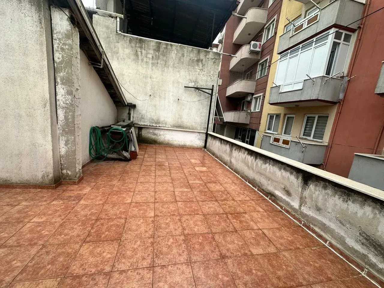 KURTULUŞ MAHALLESİ PAZAR YERİ CİVARINDA 270 m² SATILIK TRİPLEKS