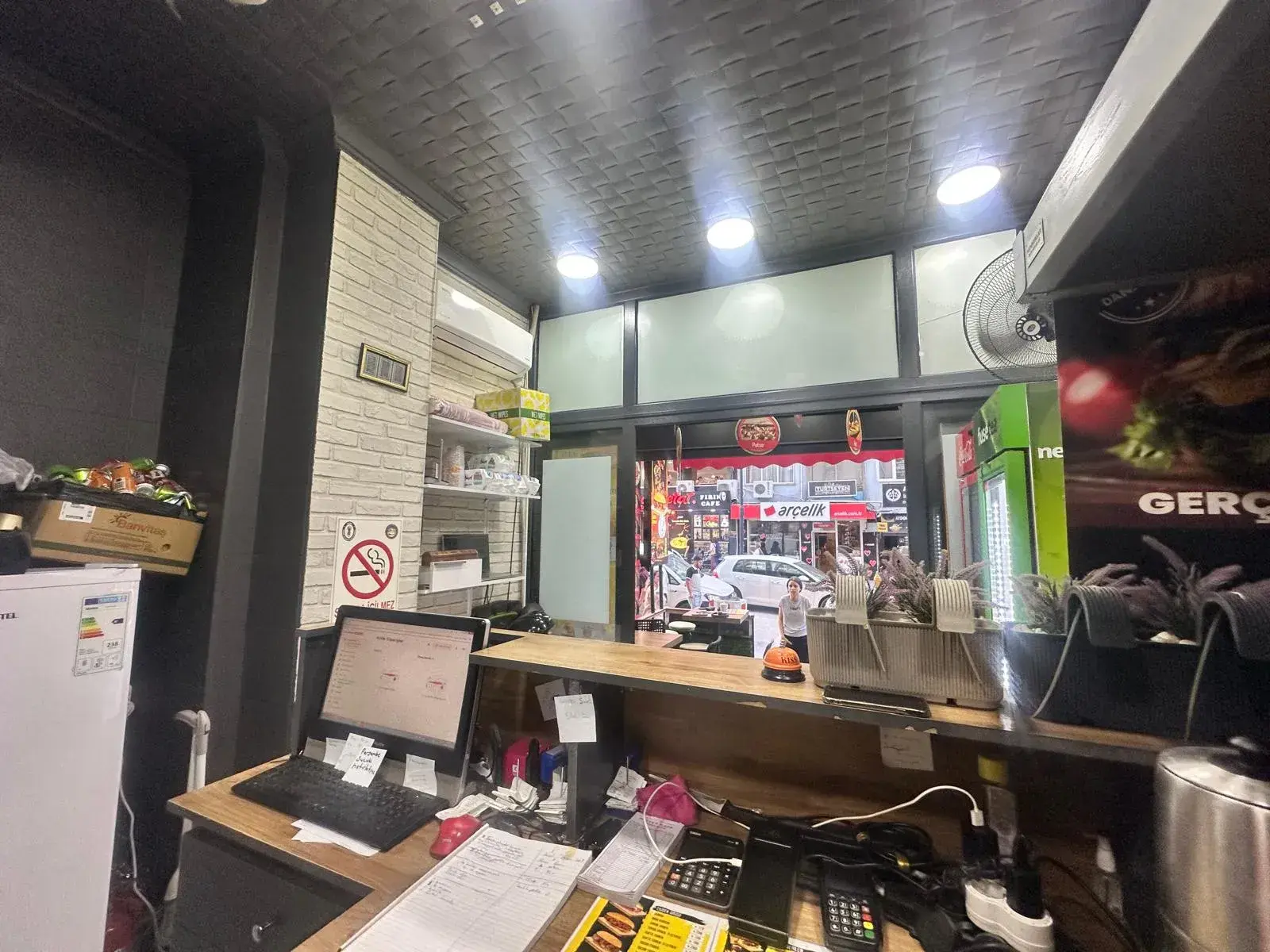 efc7fe17-f5ce-4e5d-9e62-1f0330770fd3 ATATÜRK CADDESİNDE DEVREN SATILIK APARATİF DÜKKANI