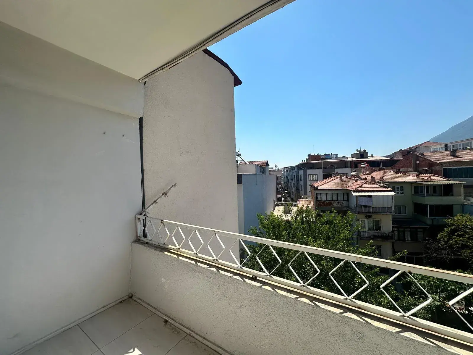 13b09e5c-2341-43dc-9c50-e3c31c4c8b7e ATATÜRK CADDESİNDE SATILIK DAİRE