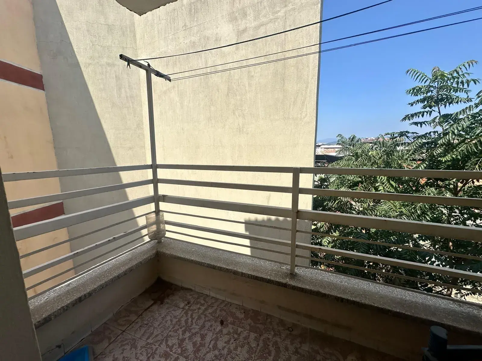 PARKALTI CAAMİ CİVARI SATILIK DAİRE