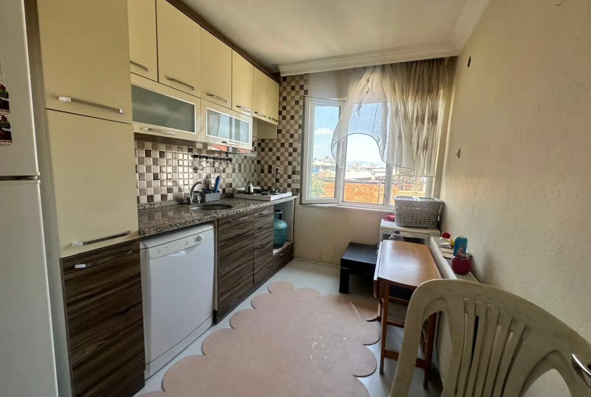 PARKALTI CAAMİ CİVARI SATILIK DAİRE