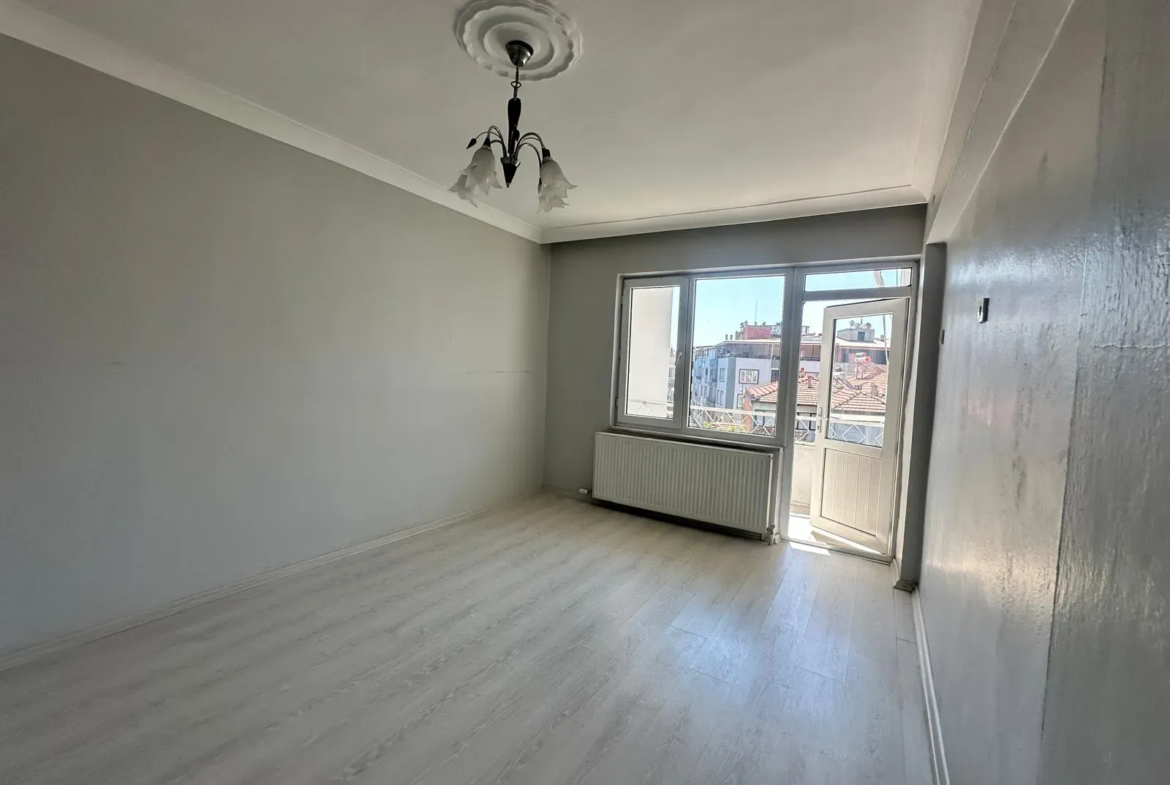 ATATÜRK CADDESİNDE SATILIK DAİRE