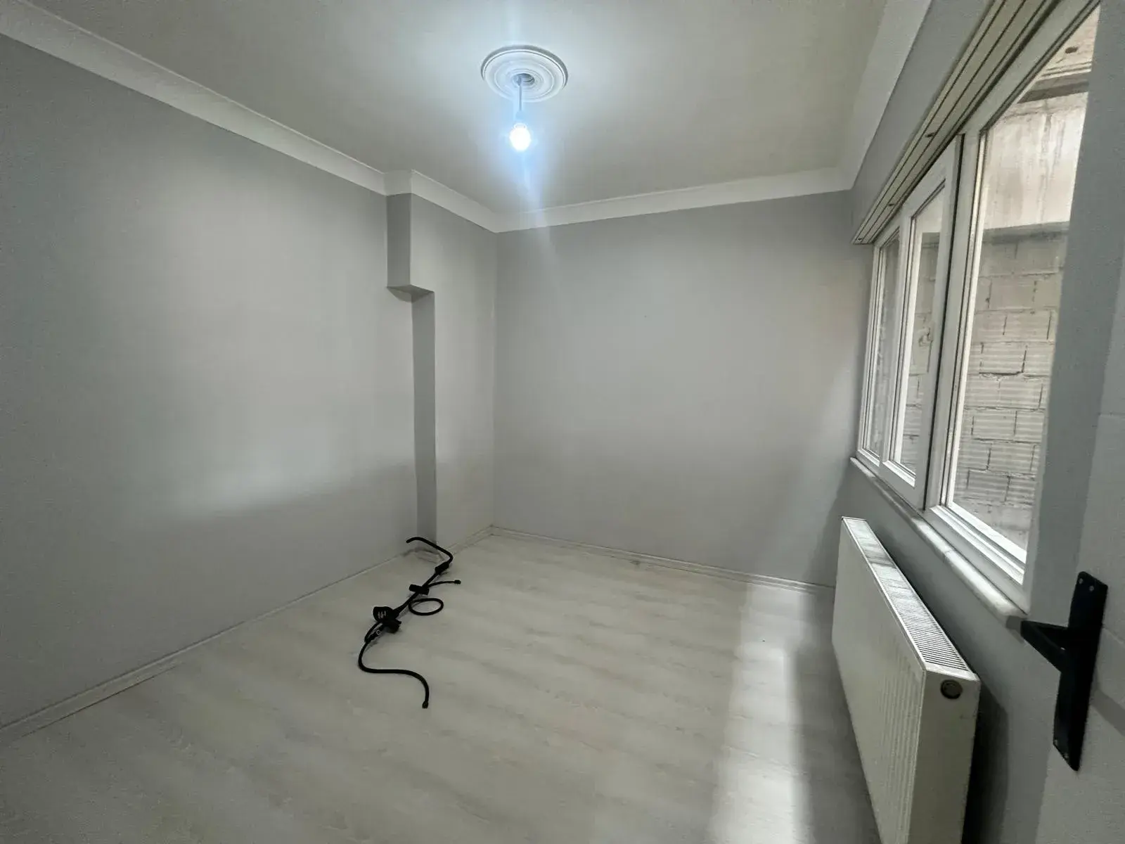 8a4a7427-a8bf-4ef5-91ee-86ab292db5e3 ATATÜRK CADDESİNDE SATILIK DAİRE