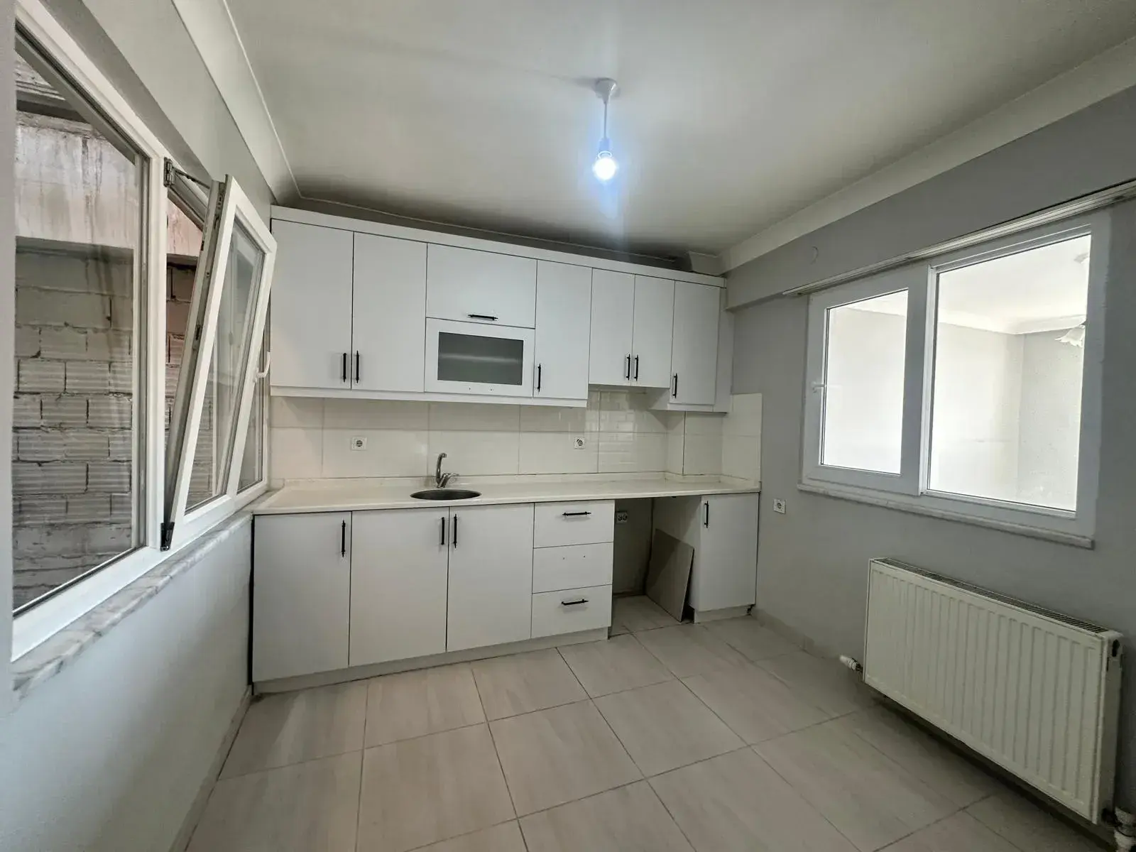 a9475c44-b1e7-4a06-9960-c1629f4d69cf ATATÜRK CADDESİNDE SATILIK DAİRE