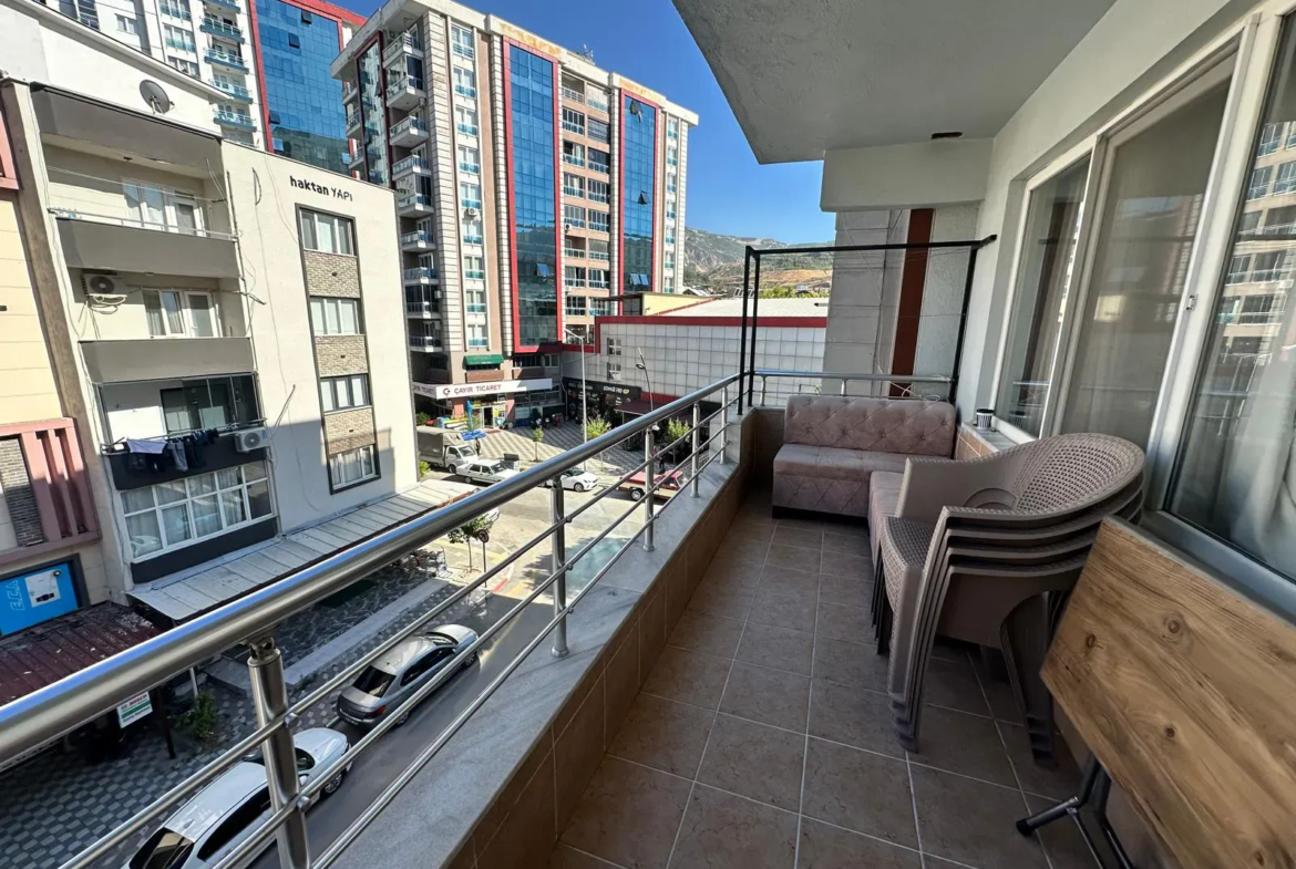 KURTULUŞ MAHALLESİ NACİYE EVREN OKULU CİVARI SATILIK DAİRE