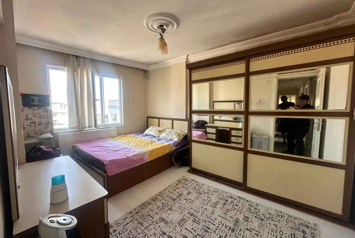 PARKALTI CAAMİ CİVARI SATILIK DAİRE
