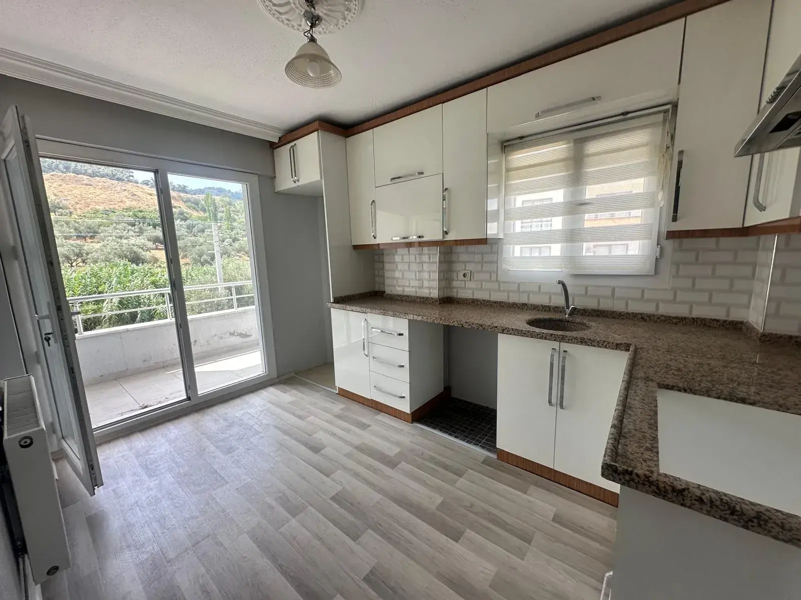cdf24afa-1602-4cff-8656-fb51e35e201f CUMA MAHALLESİ TAŞ KONAKLAR CİVARI SATILIK DAİRE
