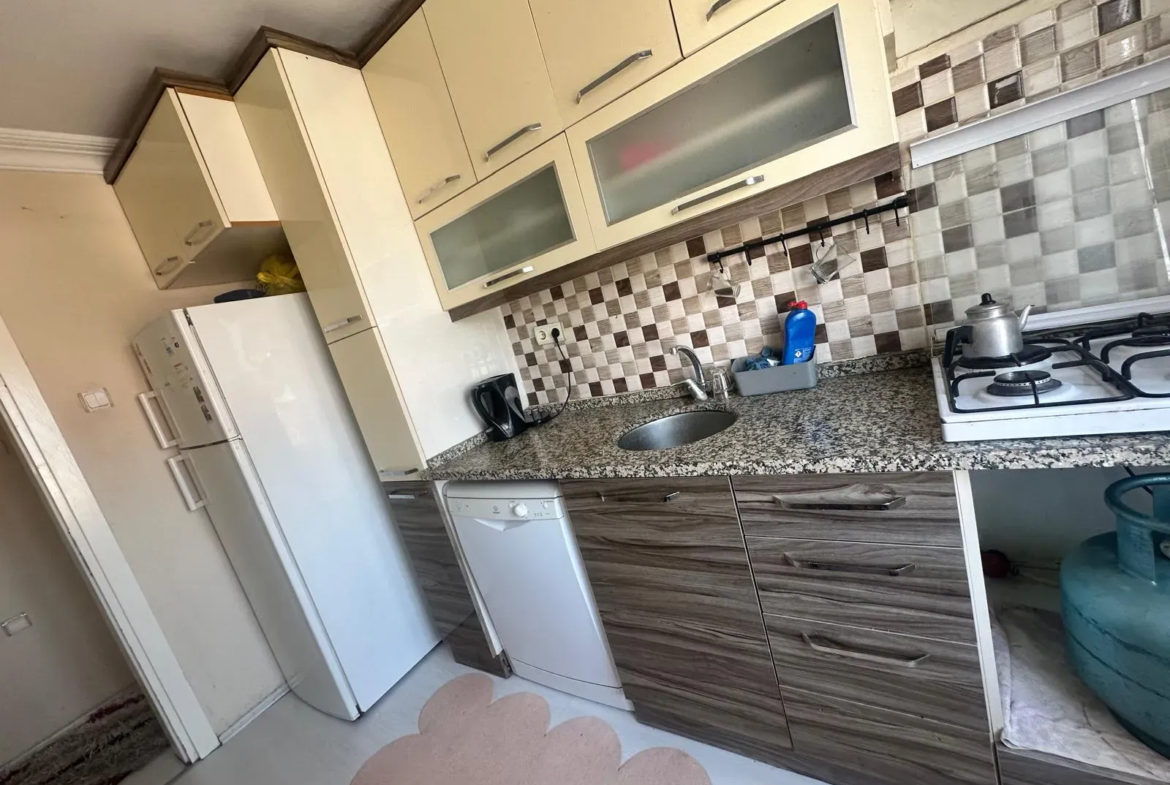 PARKALTI CAAMİ CİVARI SATILIK DAİRE