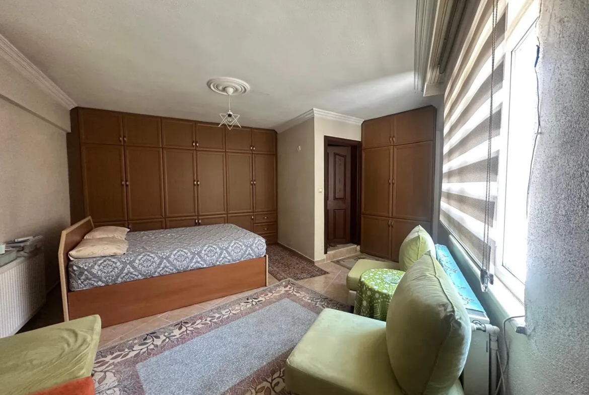 PAZAR YERİ CİVARI ECEVİT PARKI ÜZERİNDE SATILIK GENİŞ DAİRE