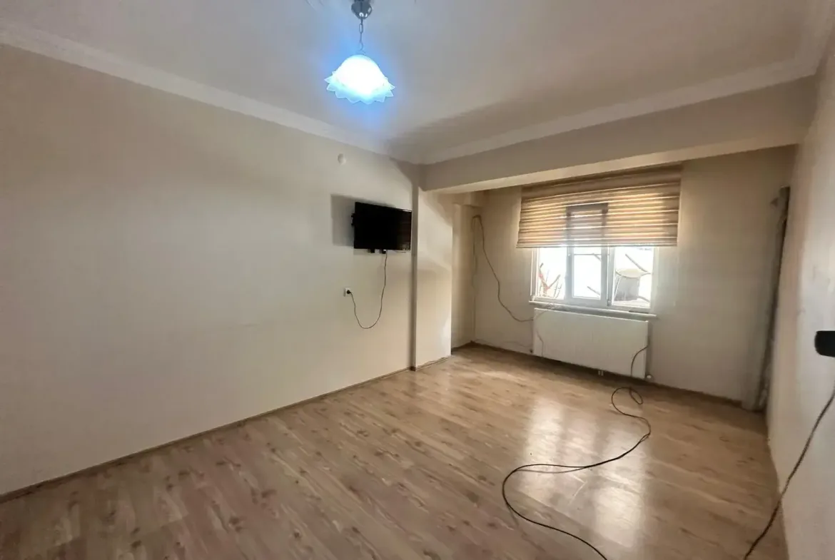 MUZAFFER TEZCAN CADDESİ SANAYİ YOLU ÜZERİNDE SATILIK TERASLI DAİRE