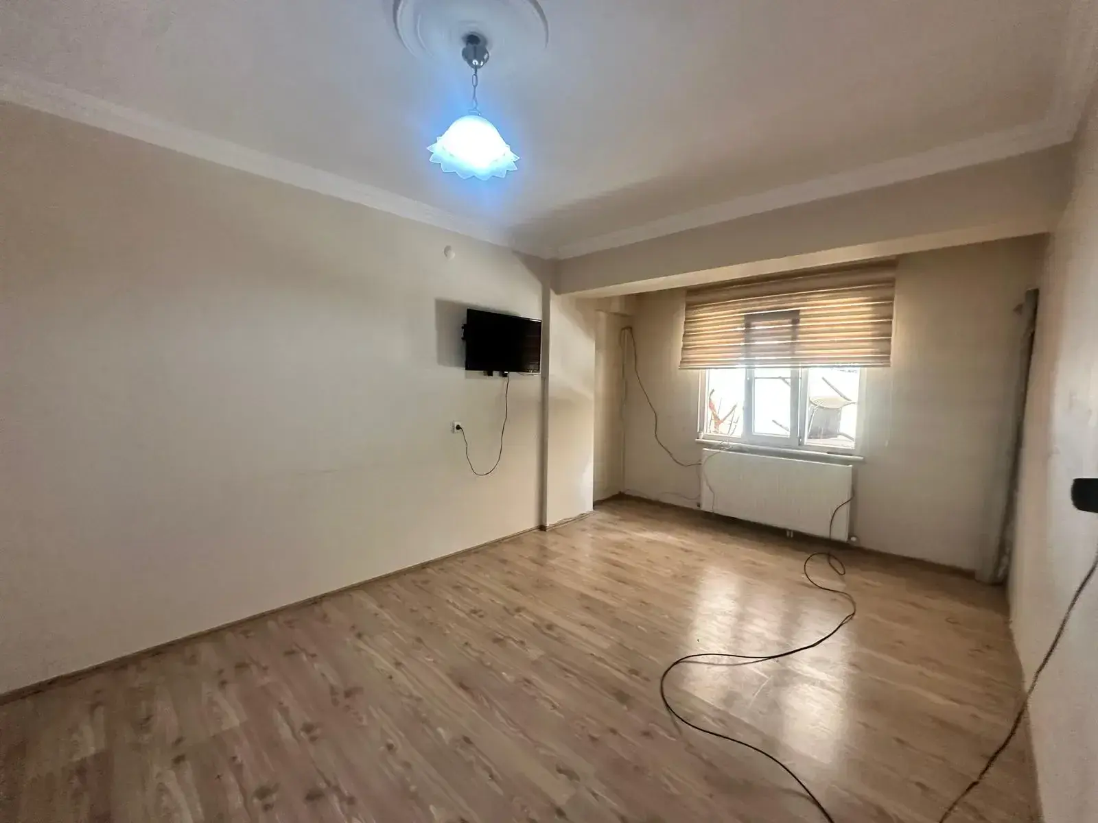 MUZAFFER TEZCAN CADDESİ SANAYİ YOLU ÜZERİNDE SATILIK TERASLI DAİRE