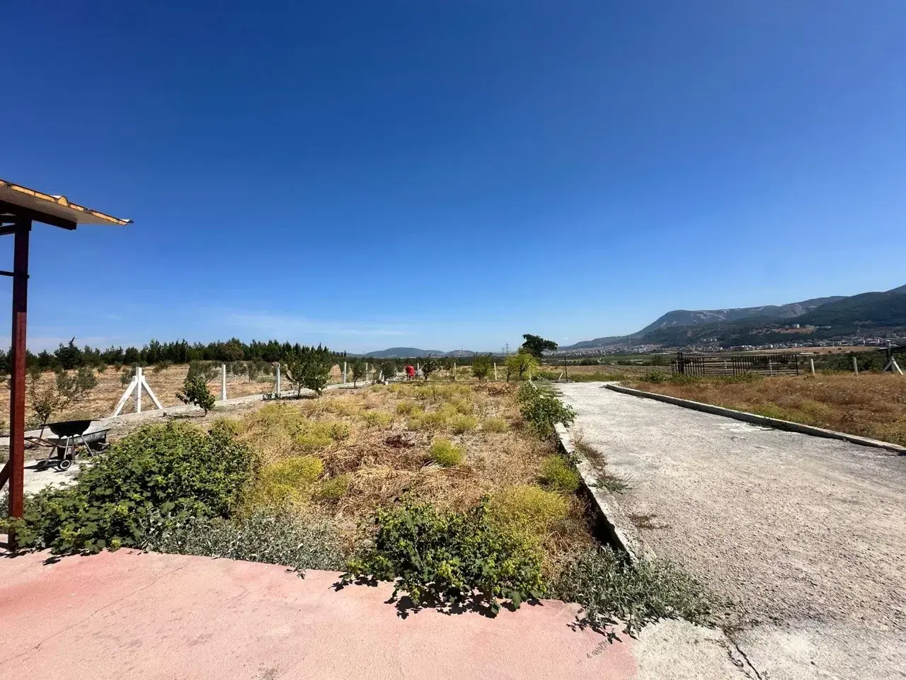 SOMA DUALAR'DA 12.350 M² SATILIK TARLA VE EV
