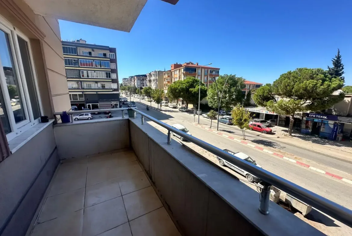 MUZAFFER TEZCAN CADDESİ SANAYİ YOLU ÜZERİNDE SATILIK TERASLI DAİRE