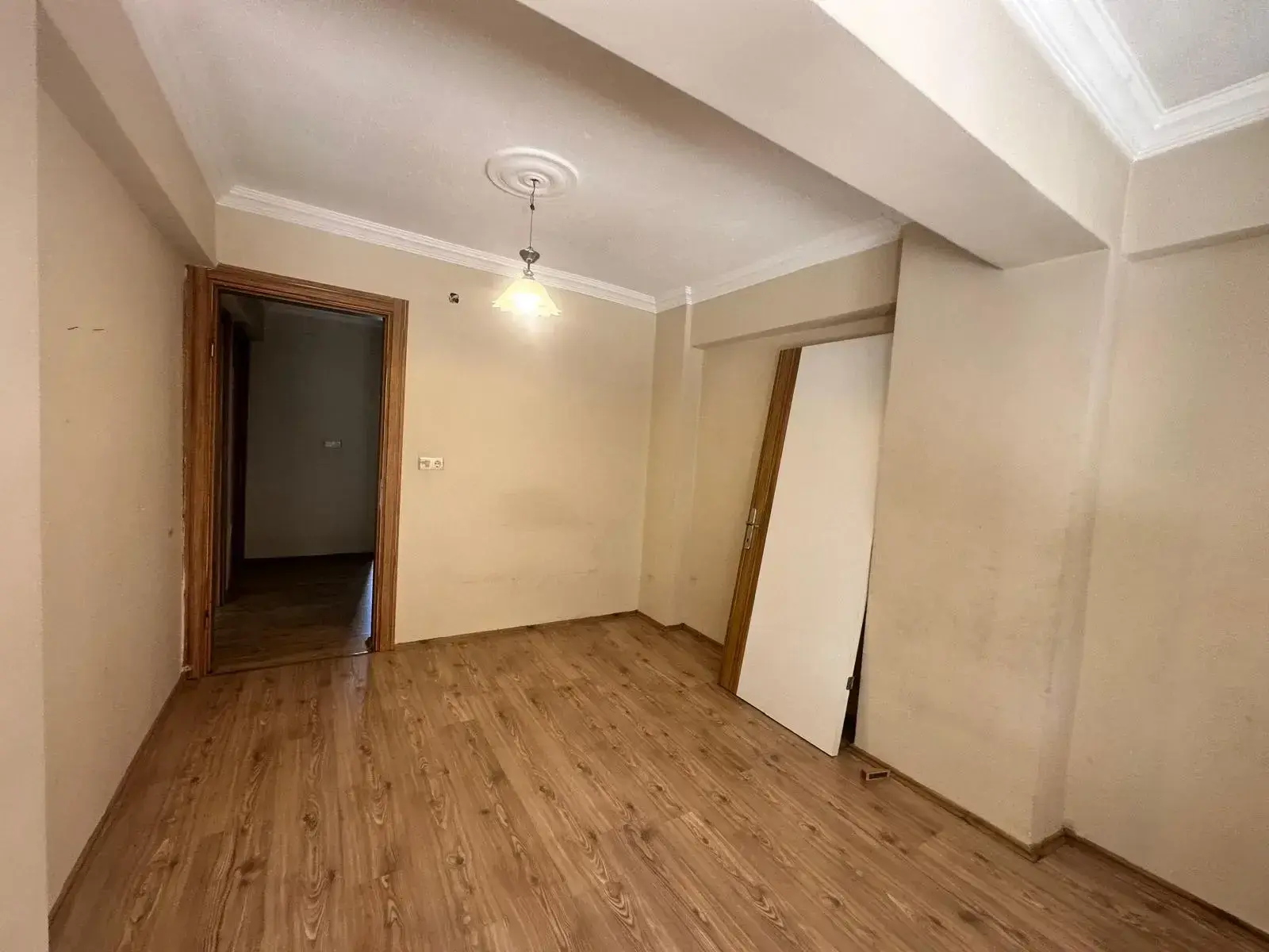 MUZAFFER TEZCAN CADDESİ SANAYİ YOLU ÜZERİNDE SATILIK TERASLI DAİRE