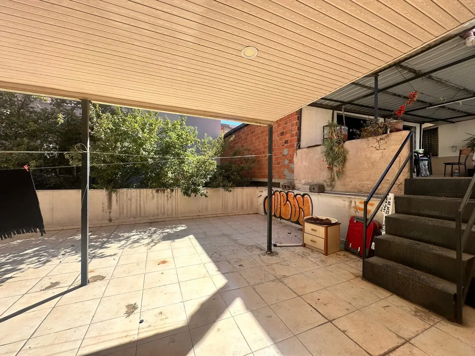 MUZAFFER TEZCAN CADDESİ SANAYİ YOLU ÜZERİNDE SATILIK TERASLI DAİRE