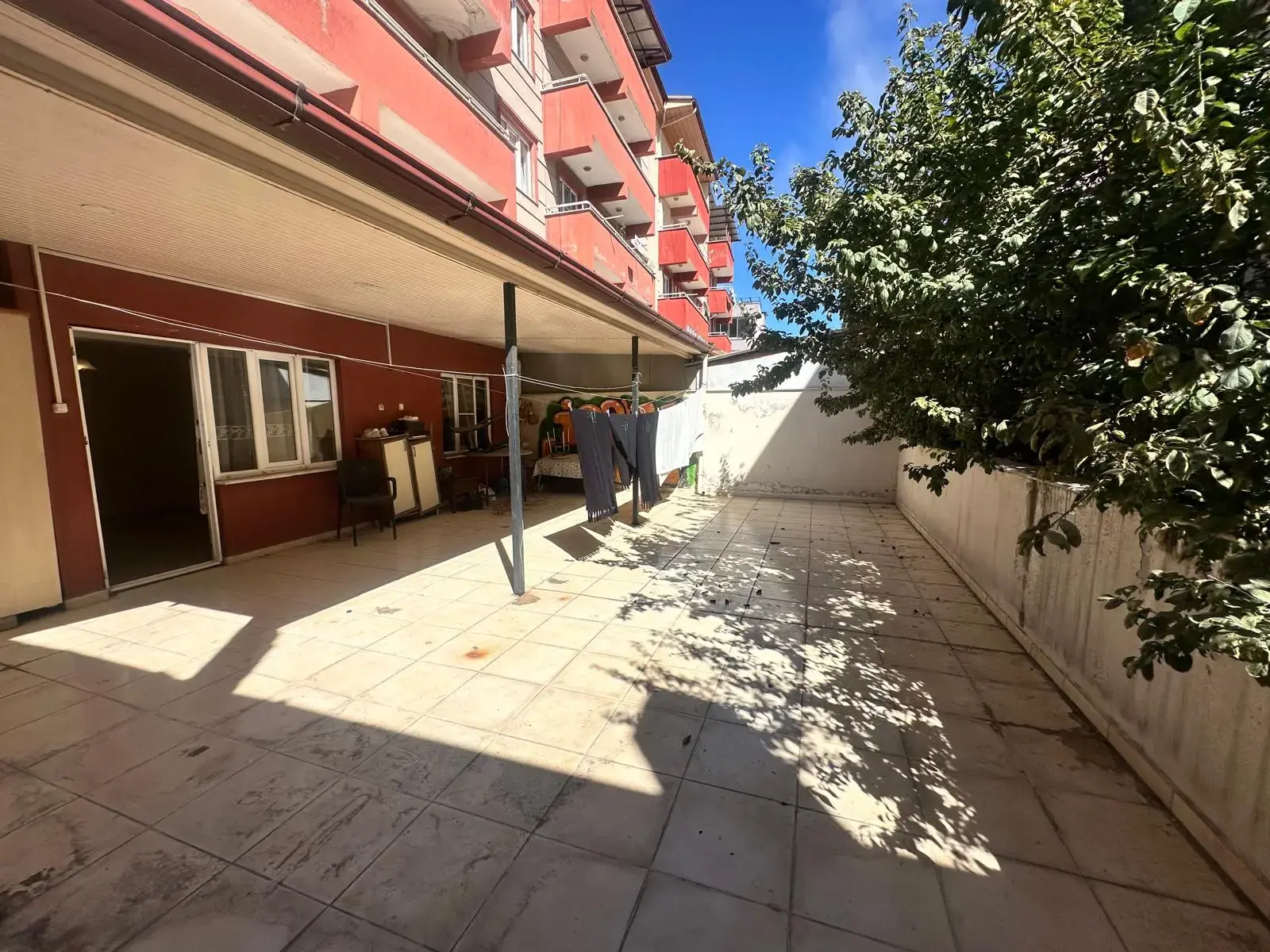 MUZAFFER TEZCAN CADDESİ SANAYİ YOLU ÜZERİNDE SATILIK TERASLI DAİRE