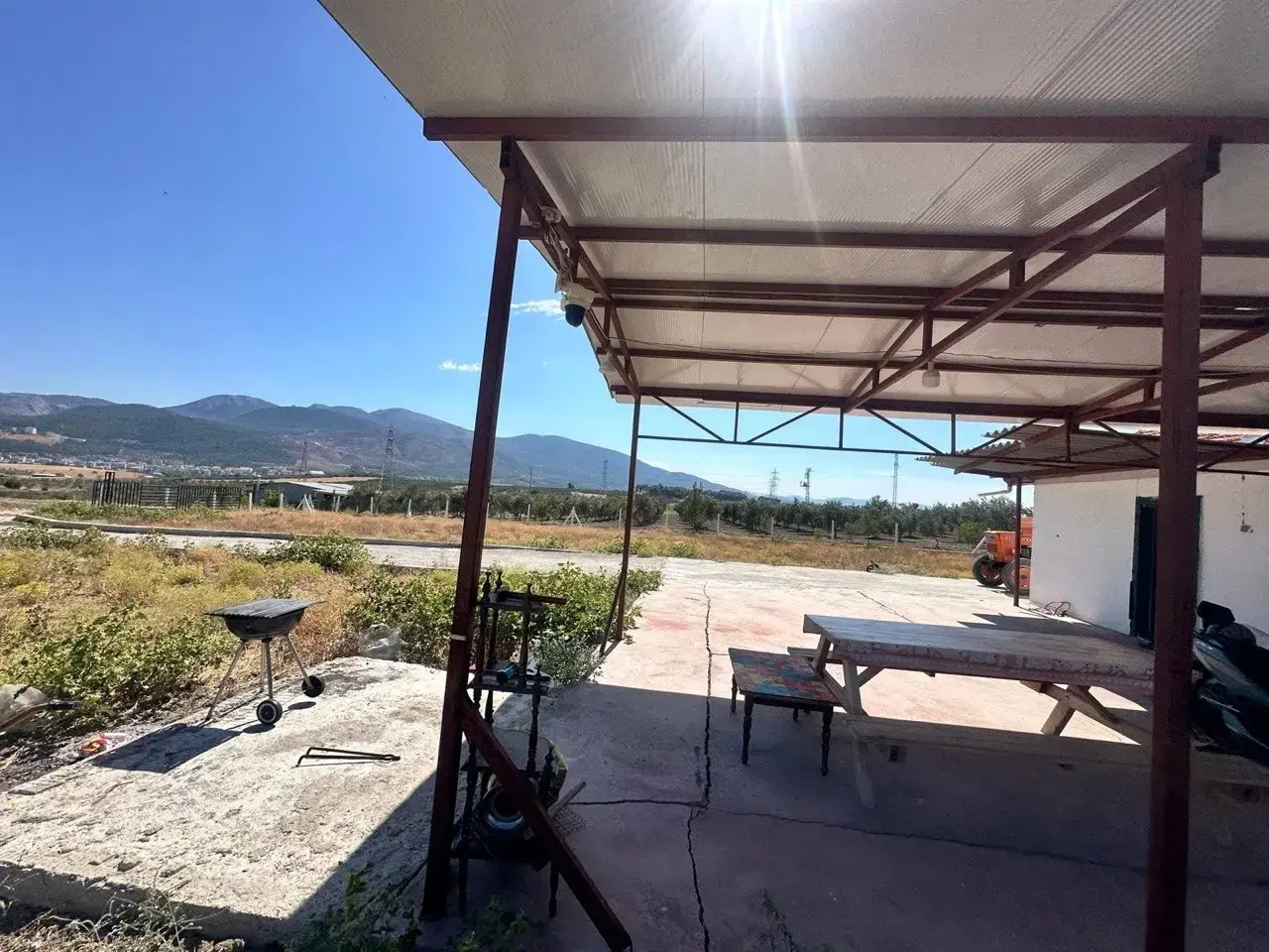 SOMA DUALAR'DA 12.350 M² SATILIK TARLA VE EV