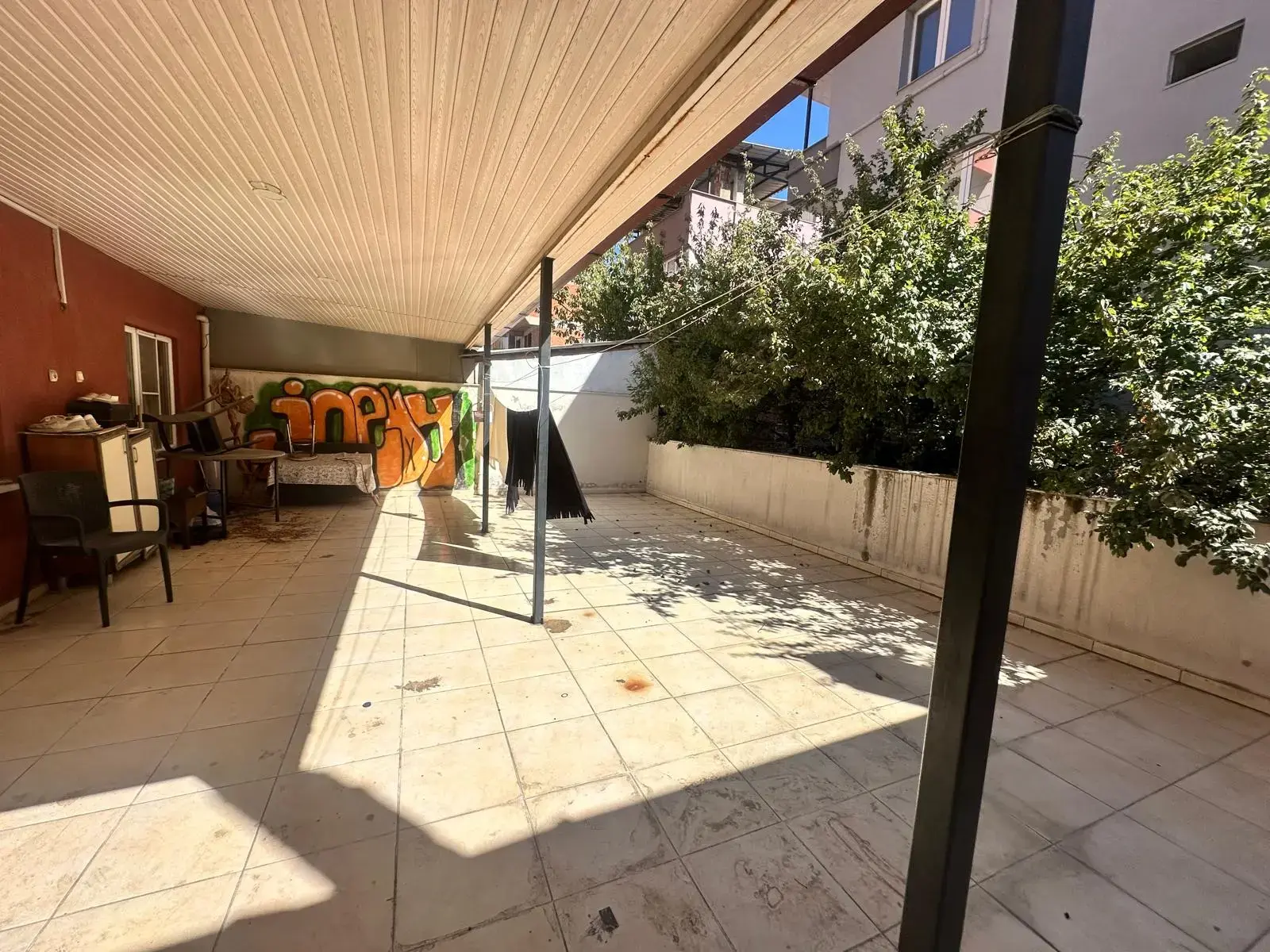 MUZAFFER TEZCAN CADDESİ SANAYİ YOLU ÜZERİNDE SATILIK TERASLI DAİRE