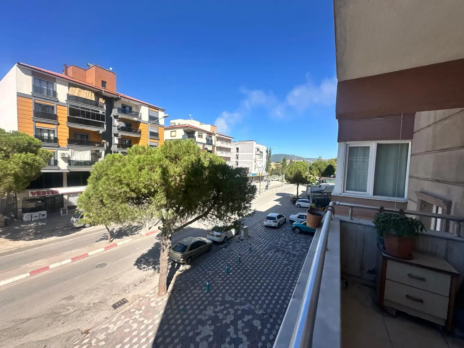 MUZAFFER TEZCAN CADDESİ SANAYİ YOLU ÜZERİNDE SATILIK TERASLI DAİRE