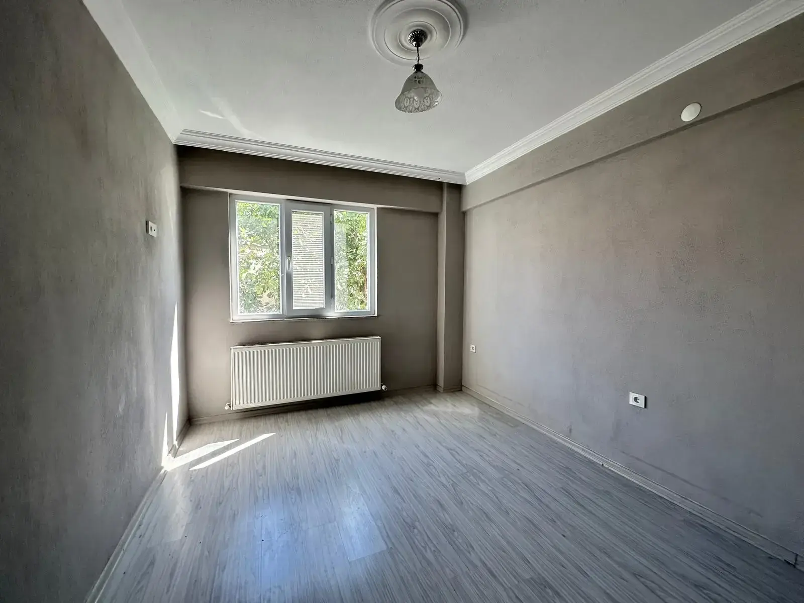 13 EYLÜL MAHALLESİ PRESTİJ CADDESİ CİVARI SATILIK DAİRE