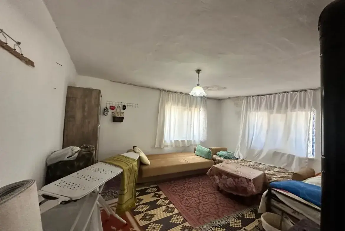 BÜYÜKIŞIKLAR MAHALLESİNDE YOLA SIFIR ZEYTİNLİK